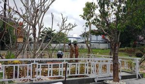 Fasha Selalu Sempatkan Diri Ziarah Ke Makam Putra Bungsunya