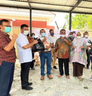 SAH Terus Salurkan Bantuan Sembako Untuk Masyarakat Rentan Hadapi Corona