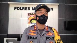 TNI-Polri Salurkan Logistik TPS Desa Terisolir
