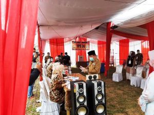 Didampingi Istri, Cagub Al Haris Nyoblos di TPS 36 Pematang Kandis