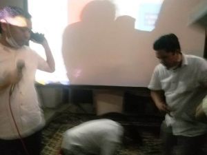 Data Masuk 99 % Puspoll Indonesia: CE-Ratu Menang 38,53 %, Cek Endra Sujud Syukur