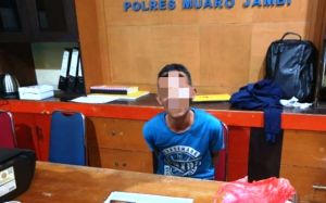 Biadab! Pria di Muaro Jambi Ini Tega Bunuh Ibu dan Tusuk Ayah Kandungnya