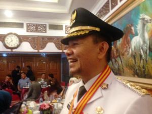 BREAKING NEWS: Bupati Kerinci Adirozal Umumkan Dirinya Positif Covid-19