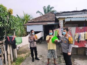 Polres Muaro Jambi Salurkan Bansos Untuk Warga Terdampak Covid-19