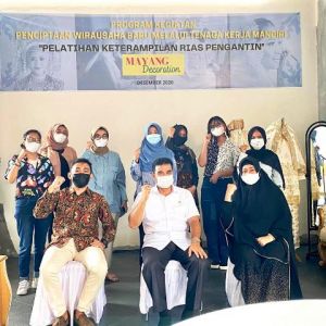 Bawa Bantuan Untuk UMKM, Masyarakat: Pak Sah Selalu Terdepan Membantu Warga
