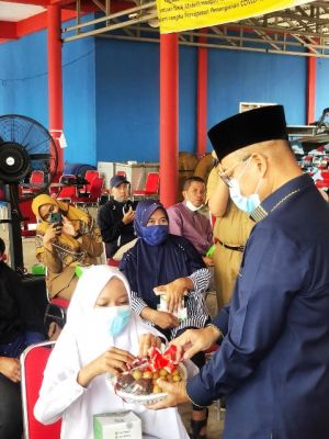 Wawako Maulana Serahkan Bantuan Baznas Kota Jambi Senilai Rp690 Juta