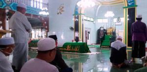 Pemakaman Abah Dulah Dihadiri Dandim dan Kapolres, UAS: Kami Kehilangan Paman Yang Humoris