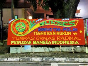 FPI Dibubarkan, Karangan Bunga Dukungan TNI/Polri Mulai Warnai Polda Jambi