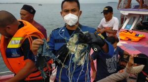 Diduga Serpihan Pesawat Sriwijaya Air SJ182 Ditemukan Damkar Kepulauan Seribu