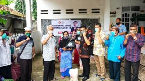 Serahkan Bantuan Sembako, SAH Ajak Masyarakat Tetap Disiplin Protokol Kesehatan