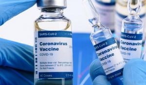 Pakar Minta Masyarakat Lihat Manfaat Vaksinasi Covid-19, Bukan Efek Negatifnya 