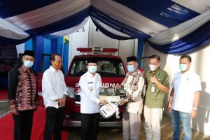 Fachrori Serahkan 1 Unit Ambulans CSR Bank Jambi Kepada Masyarakat Mersam