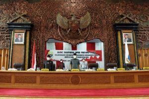 Ketua DPRD Edi Purwanto Pimpin Paripurna Pengumuman Berakhirnya Masa Jabatan Gubernur