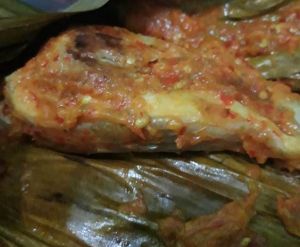 Brengkes Tempoyak, Hidangan Khas Jambi Berupa Ikan dan Durian Dibungkus Daun