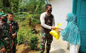 Gelar Baksos, Kodim 0420/Sarko Bersama Komunitas Off Road Bagikan Sembako