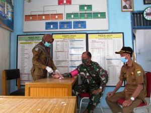 TMMD 110 di Sungai Terap, Danramil Pastikan Satgas Sehat dengan Cek Kesehatan