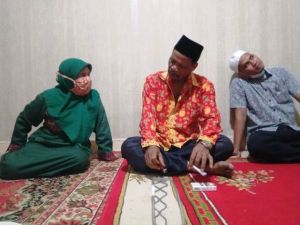 Samiun Menyambangi Kediaman Mursida, Camat Viral yang Disebut Rismanya Jambi