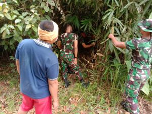 Satgas Warga Buat Stik Untuk Memancing di Sungai