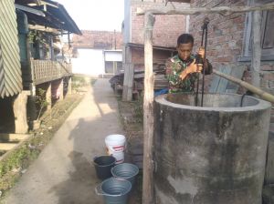 Orang Tua Asuh Senang Satgas TMMD Rajin Membantu