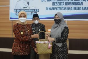 Bupati akan Wajibkan ASN Pakai Batik Produk Tanjabbar