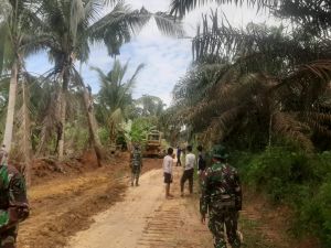 Operator Alat Berat Ini Senang Bisa Bekerjasama dengan TNI di Program TMMD