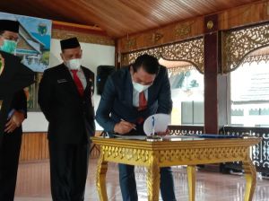 Plh Bupati Batanghari Sertijab Dengan Bupati Terpilih
