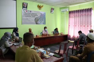 Universitas Jambi Kembangkan Produk Pelepah Pinang di Tanjab Timur KKI Warsi – Universitas Jambi