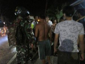 Satgas TMMD Bantu Warga yang Alami Kecelakaan Tunggal