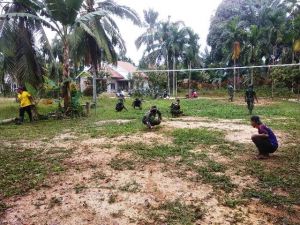Satgas dan Warga Desa Mekar Jaya Bermain Voli