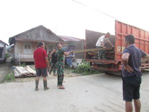 Material Bedah Rumah Tiba di Lokasi TMMD Sungai Terap