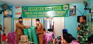 Dukung Program TMMD, Kemenang Muarojambi, Bagikan Ambal Sajadah