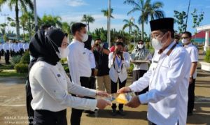 Bupati Anwar Sadat Serahkan 146 SK PNS