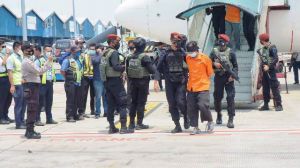 22 Orang Terduga Teroris Tangkapan Densus 88 Diterbangkan ke Jakarta