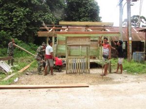 Lagi, Pos Kamling Di Sungai Terap Direhab Lewat Program TMMD