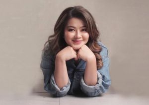 5 Potret Sherrin Tharia Setelah Lepas Hijab