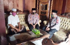 Ciptakan Kamtibmas Kondusif, Kapolsek Gringsing Intens Silaturahmi ke Tokoh Agama
