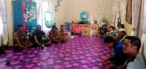 Musyawarah dengan Warga, Kapten Inf Rilman Terima Usulan Galar Dipasang Papan