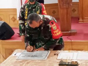 Danrem 042/Gapu Tandatangani Prasasti dan Akan Ditempel di Tugu TMMD