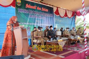 Bupati Masnah Letakkan Batu Pertama Pembangunan SMA di Desa Suko Awin Jaya