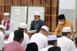 UAS Gelar Pengajian Ramadan di Rumah Dinas Bupati, Undang Ulama Sepuh KH Hasan Basri