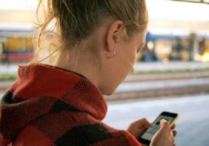 Share Berita di Whatsapp Bisa Melacak Keberadaan Pasangan