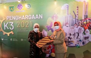 Pj.Gubernur Jambi Dianugerahi Penghargaan K3 Dari Menteri Ketenagakerjaan