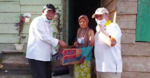 Pantau Jalan Rusak Di Muaro Jambi dan Batanghari, IW juga Bantu Sembako ke Warga Tanjung Pauh 39