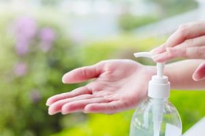 Teliti Pilih Hand Sanitizer, Simak Saran Dokter