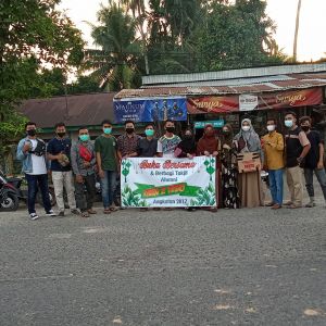 Alumni MAN 2 Tebo Bagikan Puluhan Takjil dan Makanan