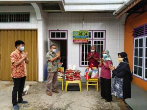 Asian Agri Bagikan Paket Sembako di Kota Jambi