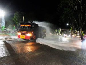 Kapolda Jambi Pimpin Patroli Gabungan Semprot Disinfektan di Pusat Keramaian