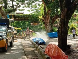 Antisipasi Penyebaran Covid-19, Polres Sarolangun Semprot Disinfektan Di Area Ancol