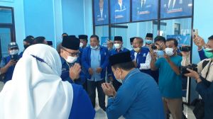 Tiba di DPW PAN, Ketua Umum DPP PAN Zulhas Sapa Al Haris: Sehat Pak Gub