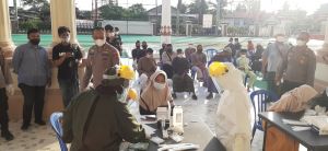 Polres Tanjab Barat Gelar Swab Antigen Bagi Santri yang Hendak Kembali Mondok, Ini Hasilnya